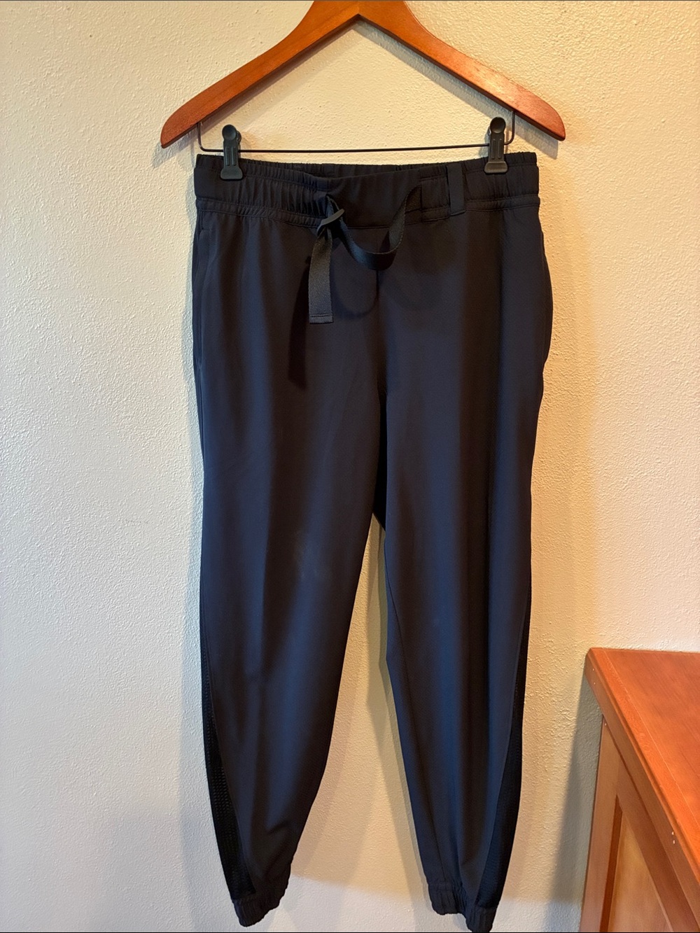 Athleta Quest Black Drawstring Jogger Pants